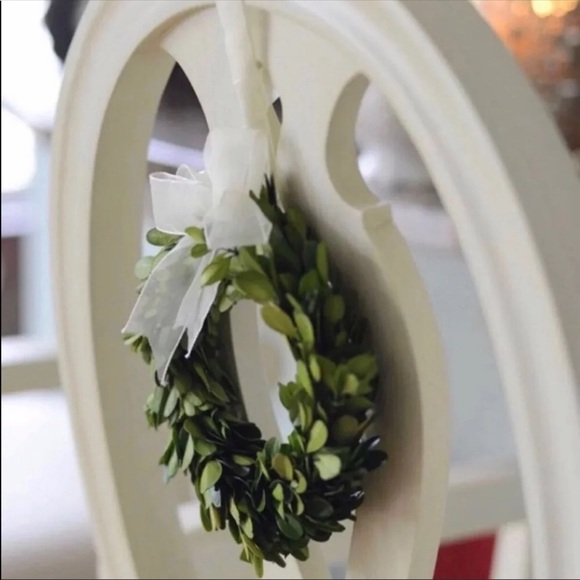 Boxwood Wreath - Picture 5 of 7